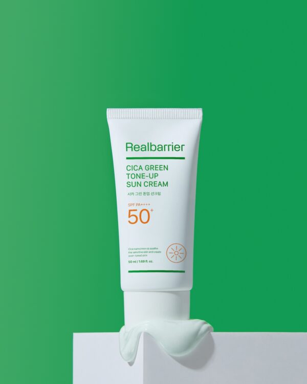 Crema con protección solar para piel sensible SPF50+ PA++++ Real Barrier Cica Green Tone-up 50ml