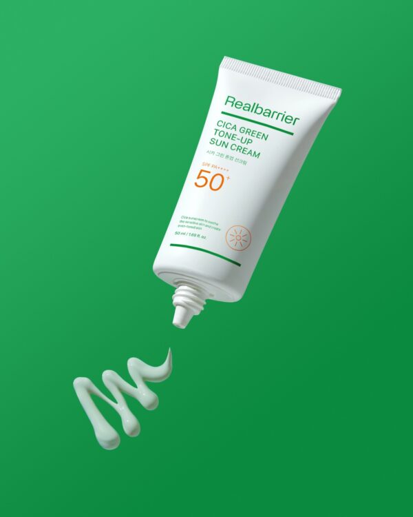 Crema con protección solar para piel sensible SPF50+ PA++++ Real Barrier Cica Green Tone-up 50ml
