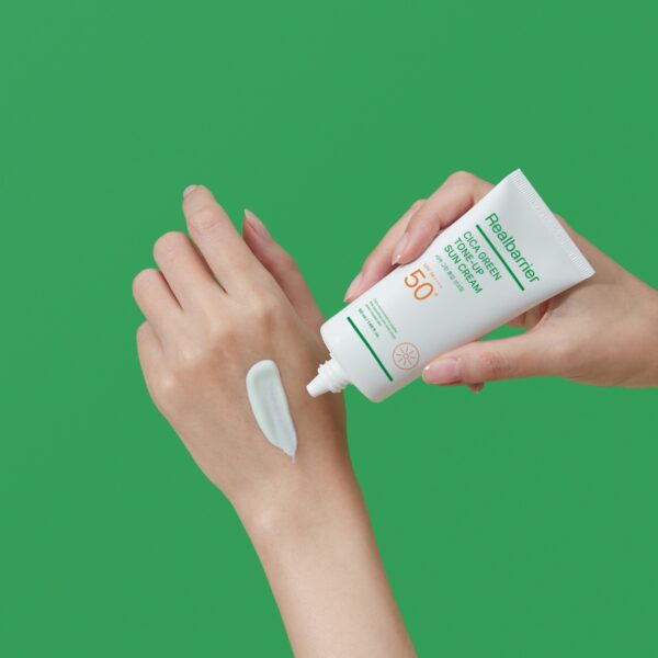 Crema con protección solar para piel sensible SPF50+ PA++++ Real Barrier Cica Green Tone-up 50ml