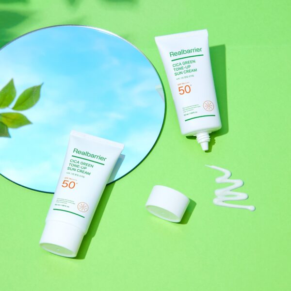 Crema con protección solar para piel sensible SPF50+ PA++++ Real Barrier Cica Green Tone-up 50ml