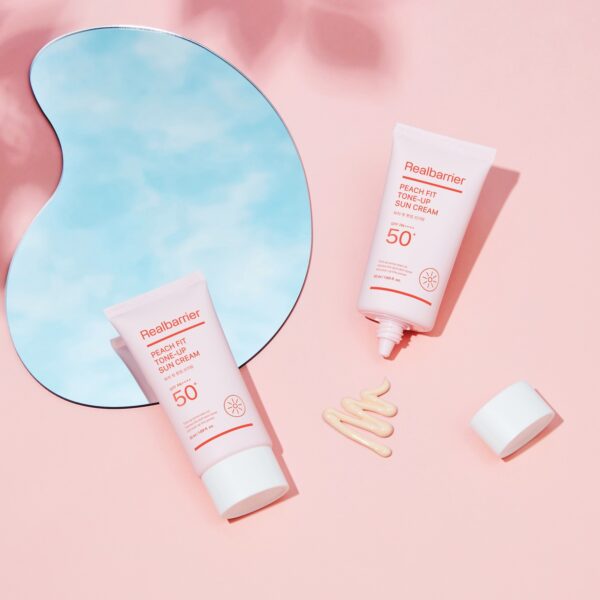Crema con protección solar tono Peach Glow SPF50+ PA++++ Real Barrier Peach Fit Tone-up 50ml